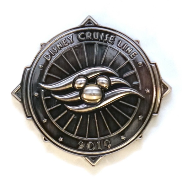 Disney Cruise Line 2019 Logo Bottle Opener Magnet - Picture 1 of 2